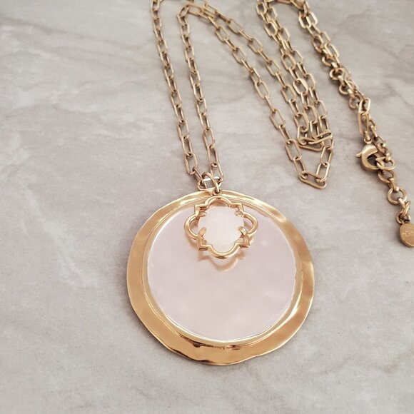 ✨ Stella and Dot Gold Silver Hammared Agate Distressed Pendant Necklace ✨ - Picture 2 of 10